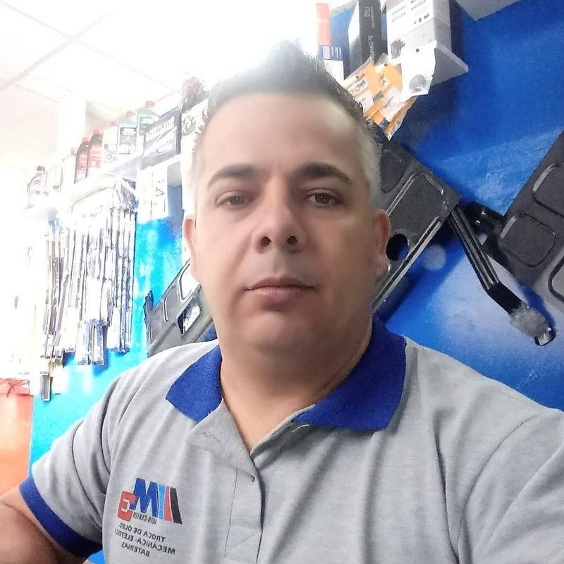 Atendimento na Robinho Auto Center, em Águas Claras